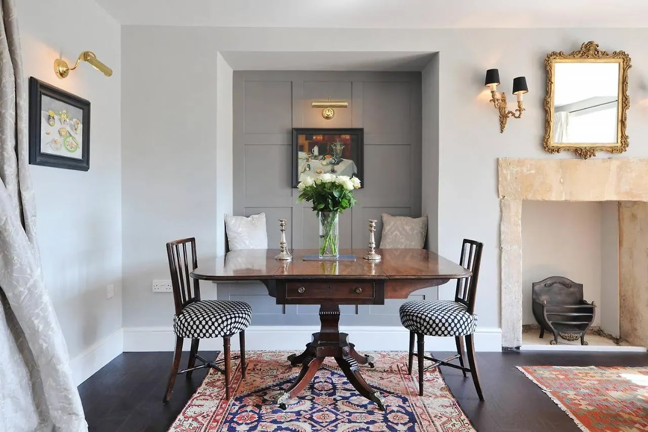 Central Luxury Bath Garden Apartment Free Parking